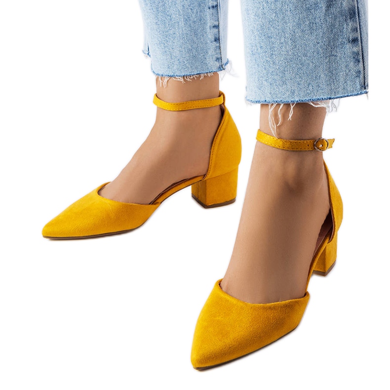 Annelyn keltaiset kantapääpumput keltainen