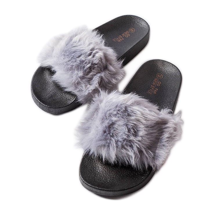 Genevren harmaat turkistossut