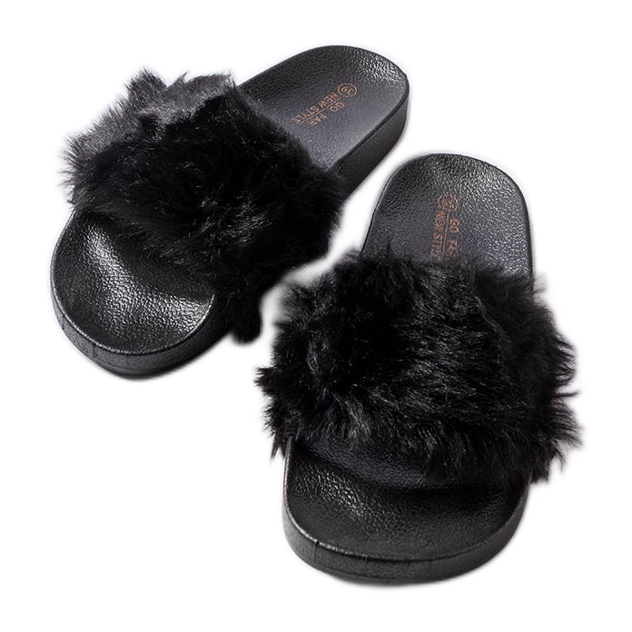 Genevren mustat turkistossut