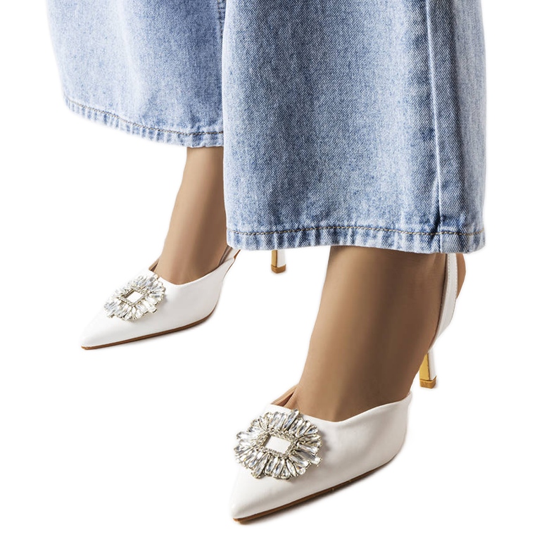 Moïsen valkoiset strassipumput valkoinen