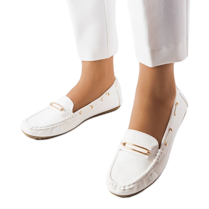 Seattle-applikaatiolla koristeltu valkoiset housut valkoinen