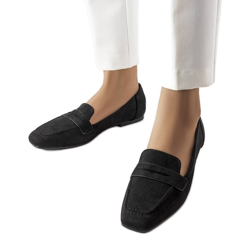 Thayerville mustat loaferit