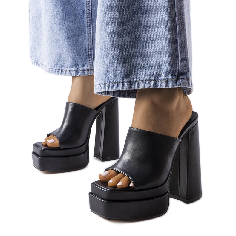 BM Mercuren mustat korkokengät