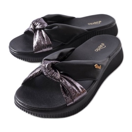 Lucen mustat kiila sandaalit