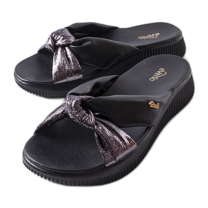 Lucen mustat kiila sandaalit