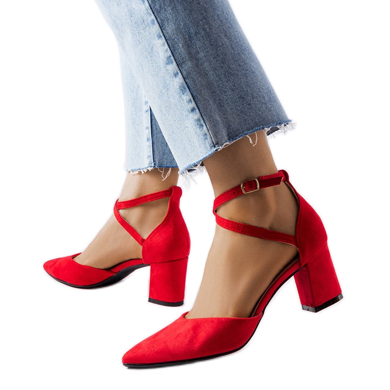 Punaiset pumput Bensalem-postissa punainen