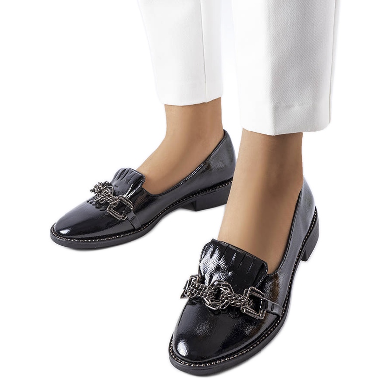 Butternut mustat lakatut kengät