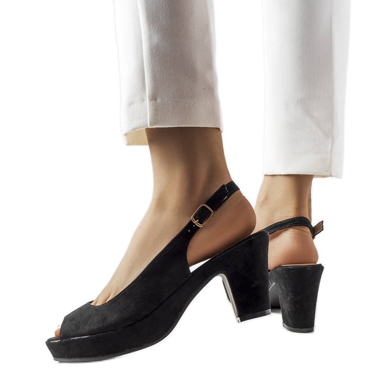 Dionnen mustat sandaalit