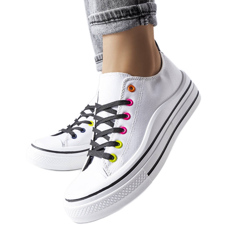 Boisin valkoiset alustalenkkarit valkoinen