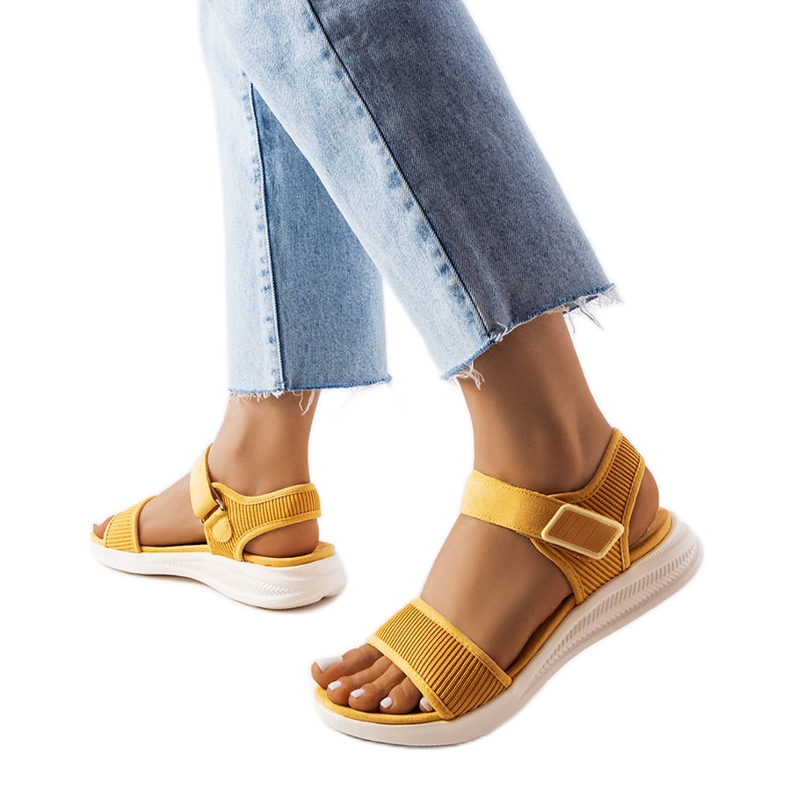 Keltaiset urheilusandaalit Bériaultilta keltainen