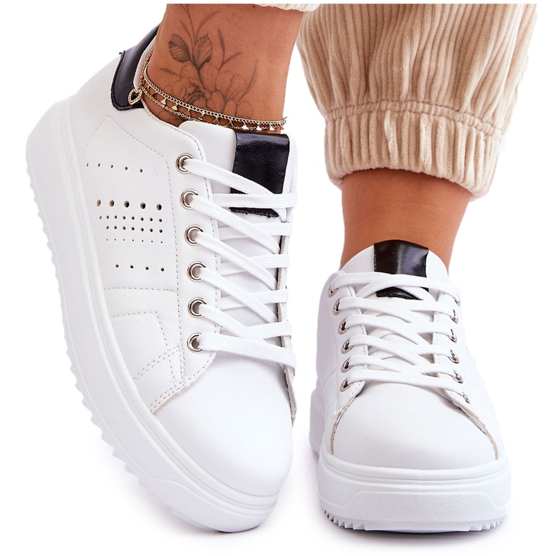 Naisten urheilukengät valkoinen ja musta Ole ensimmäinen!