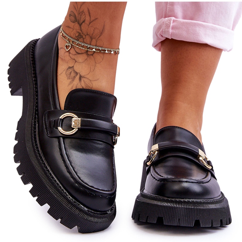 Naisten loaferit massiivisella alustalla musta kalypso