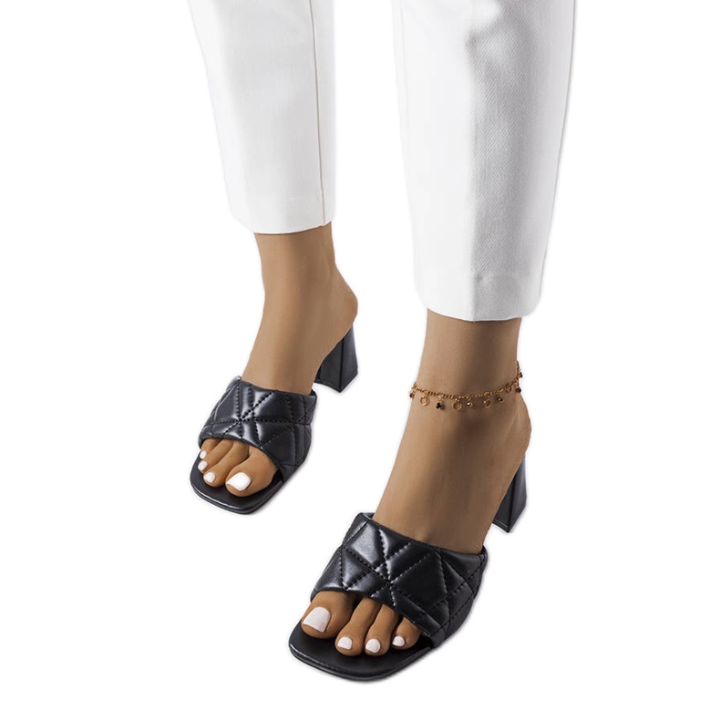 Merleyn mustakorkoiset sandaalit