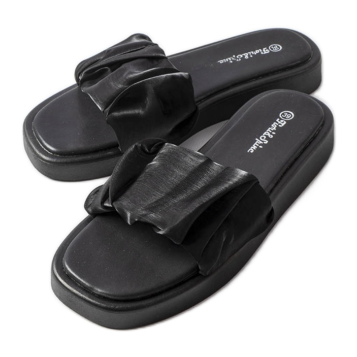 Boulevard röyhelöineet mustat liukumäet