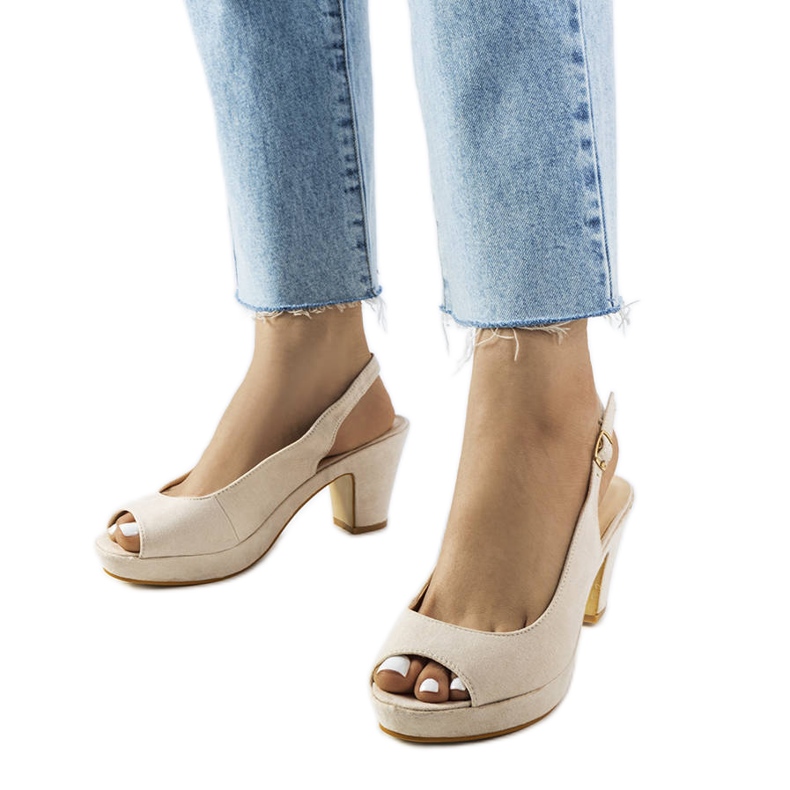 Dionnen beige-lohkosandaalit