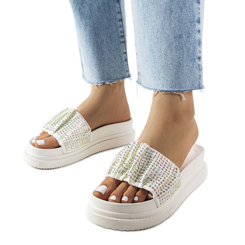 Franetin valkoiset sandaalit alustalla kuutiozirkonialla valkoinen