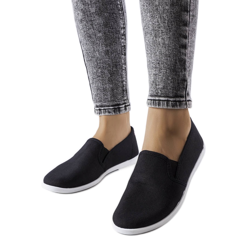 Quincyn mustat tekstiililenkkarit