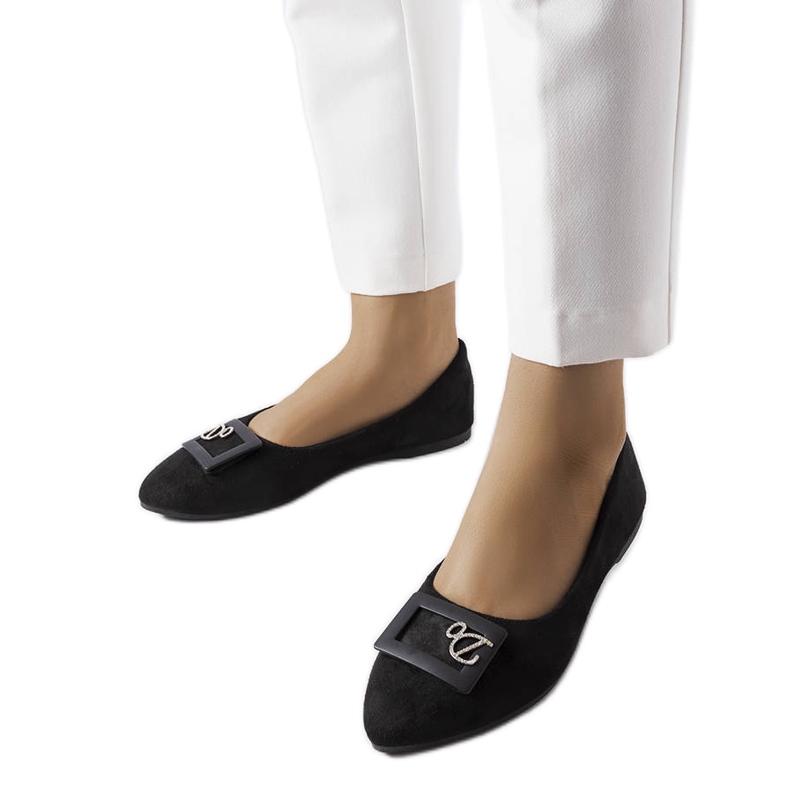 BM Flemingin mustat balerinat, jotka on koristeltu strassikivillä