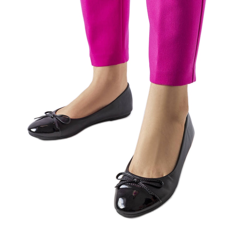 Despinsin mustat patentoidut varvasbalerinat