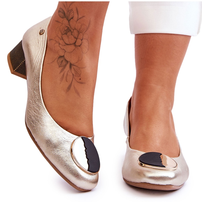 Nahkaiset matalakorkoiset pumput Maciejka 05960-25 kultaa kultainen