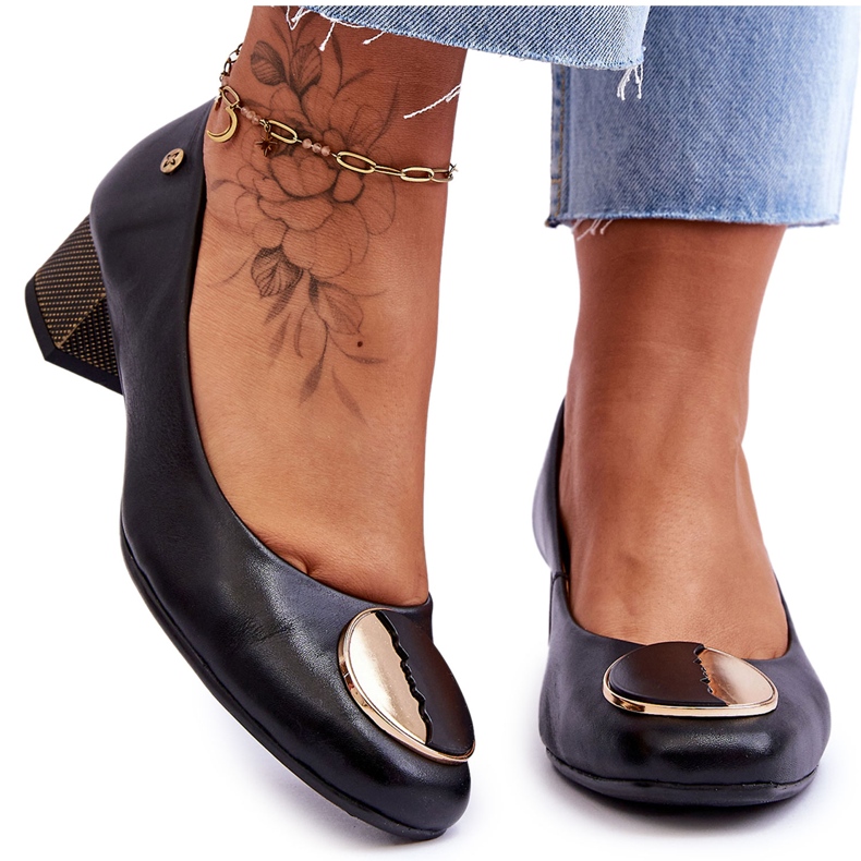 Nahkaiset matalakorkoiset pumput Maciejka 05960-01 musta