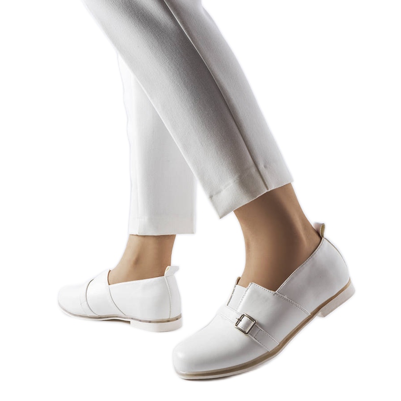 Felosan valkoiset brogues nahkapohjallisilla valkoinen