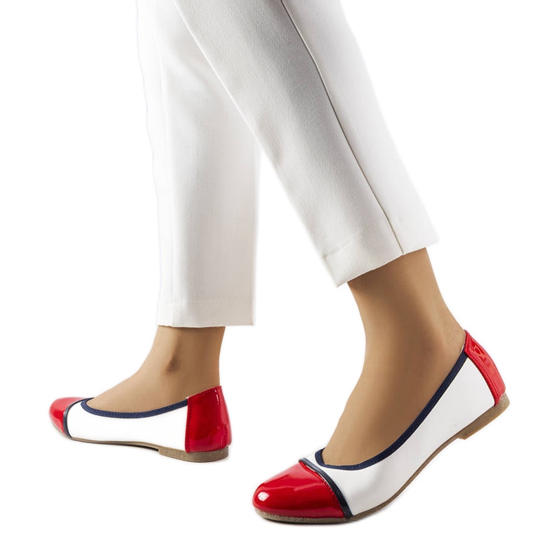 Salmonsin valkoiset ja punaiset ballerinat valkoinen