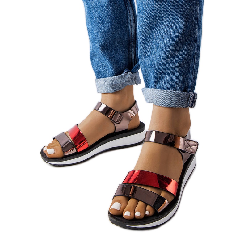 Inna Mila naisten kiiltonahkasandaalit harmaa