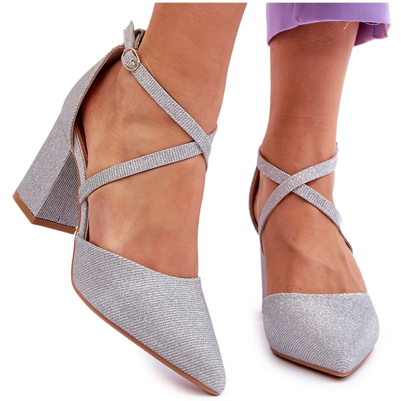 Muodikkaat kiiltävät pumput hopeisella Galaxy-korolla hopea