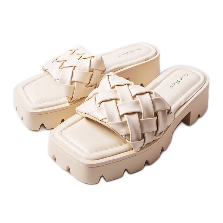 Loran beigenväriset traktoripohjalliset tossut