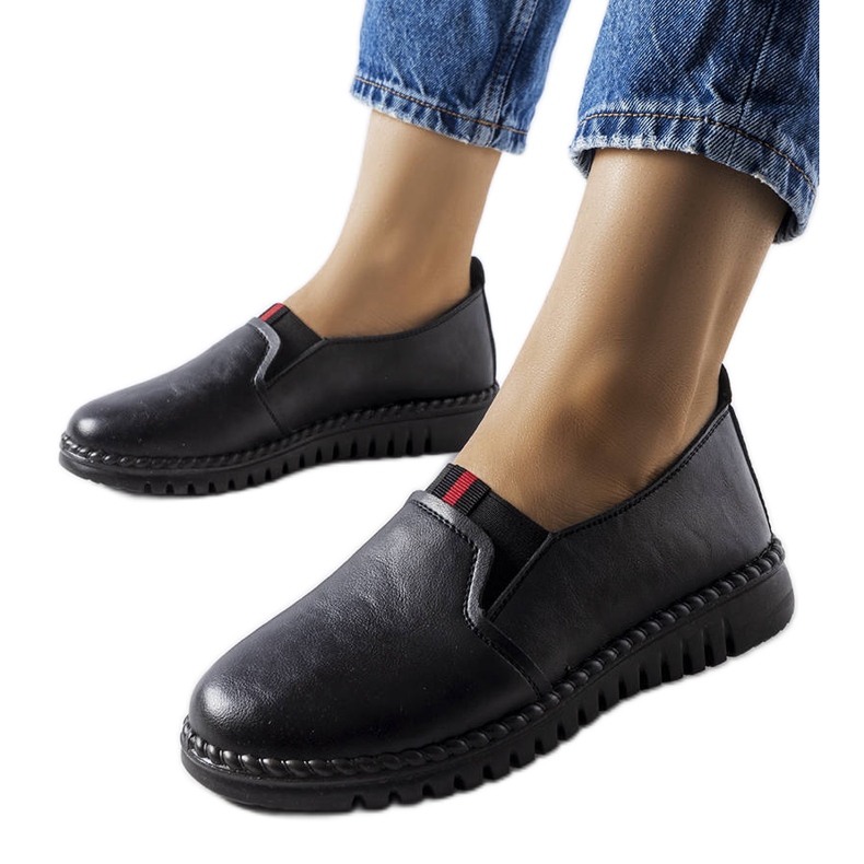 Julien mustat housut