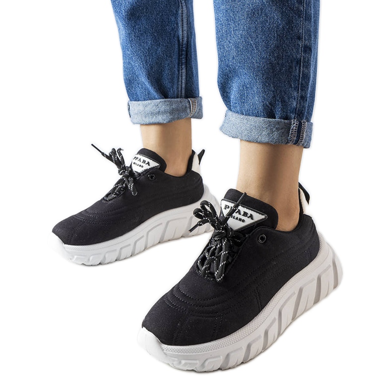 Aisys mustat tennarit