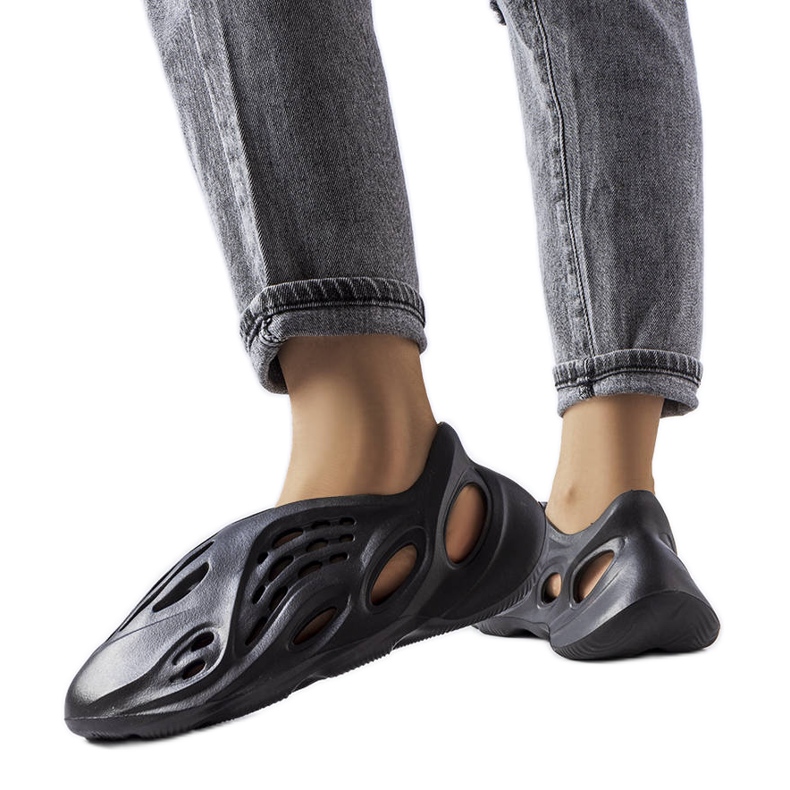 Julienne mustat vaahtomuovilevyt