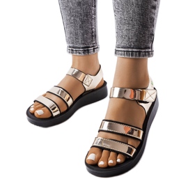 Kullanväriset Brices-sandaalit kultainen