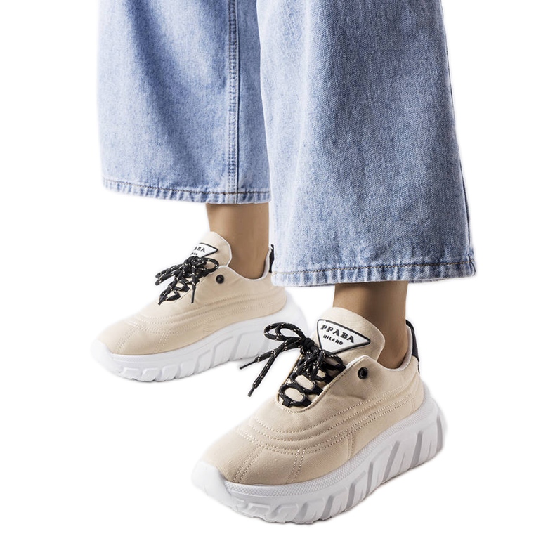 Aisysin beige-lenkkarit