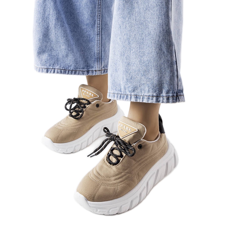 Aisysin tummanbeiget tennarit