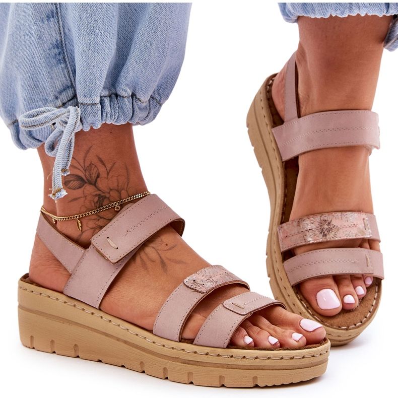 Vinceza Naisten nahkasandaalit tarranauhalla vaaleanpunaisella raikkaalla ilmeellä vaaleanpunainen