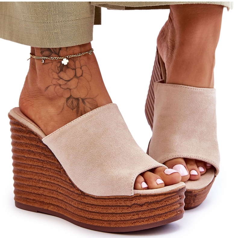 Kevyet muulit massiivisella alustalla beige hyvä tunnelma