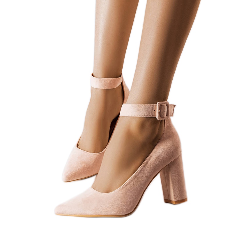 Inna Beiget kantapääpumput Achenilta