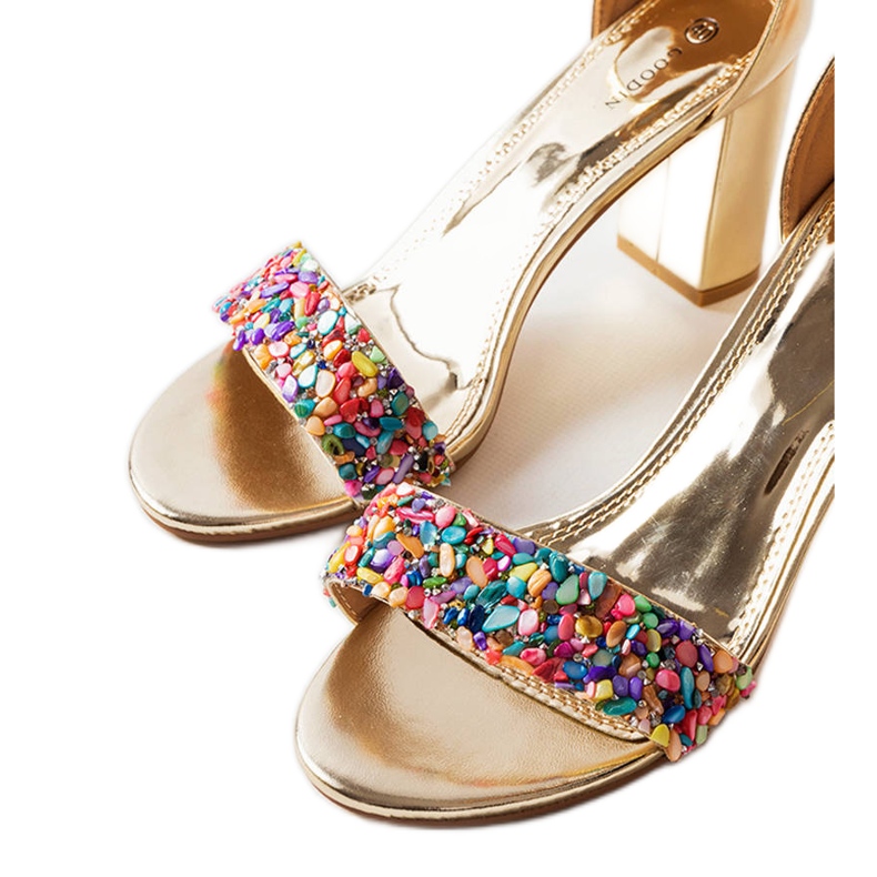 Inna Kultaiset sandaalit koristeltu Lobelia-kivillä kultainen