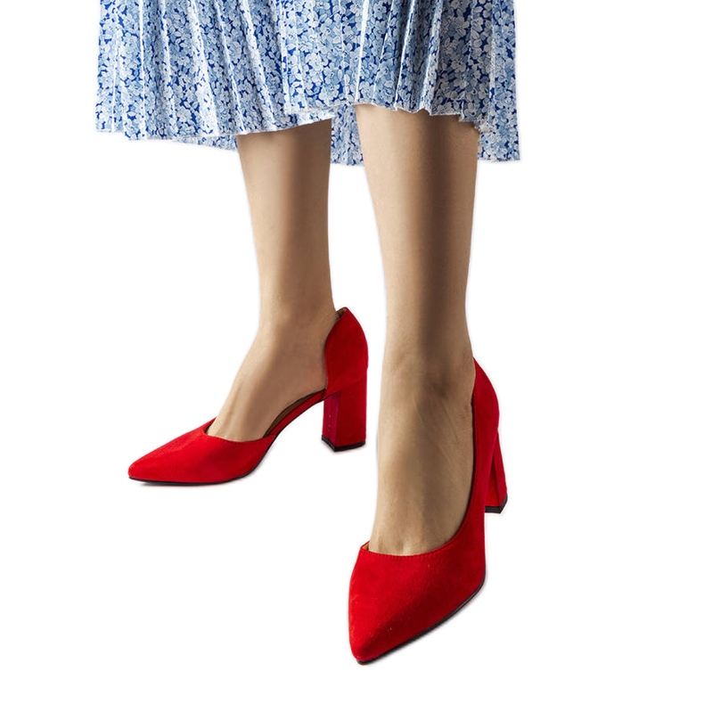 Punaiset pumput Sargentin postissa punainen