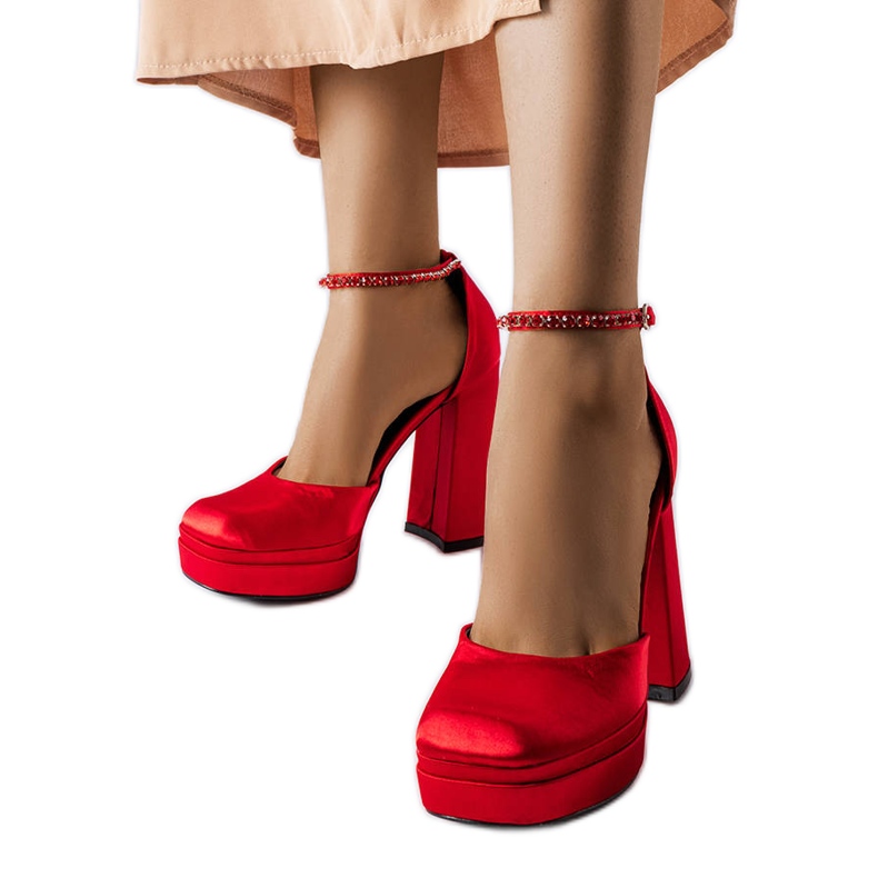 Elidan punaiset korkokengät punainen