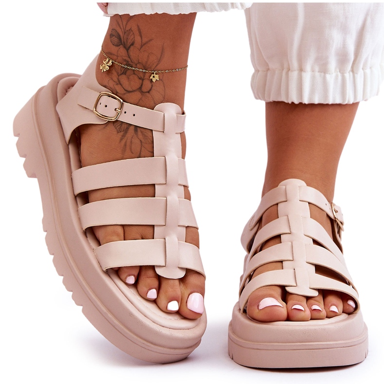 Nahkasandaalit beigeillä Colet-raidoilla