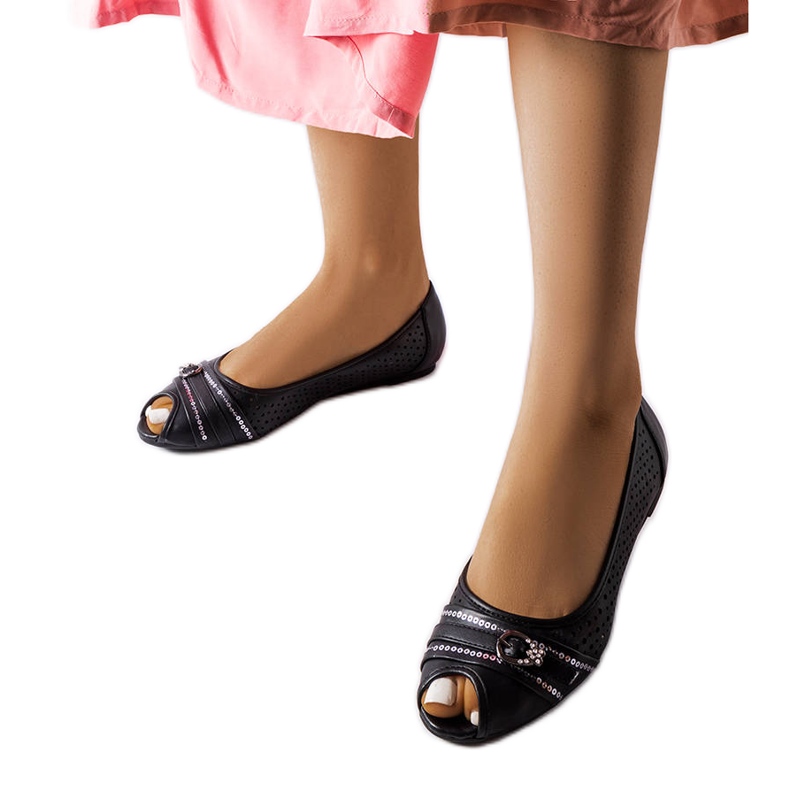 Creekin mustat harjakattoiset balerinat strassilla