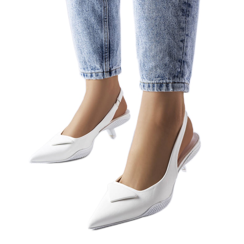 Gougeonin valkoiset matalakorkoiset sandaalit valkoinen