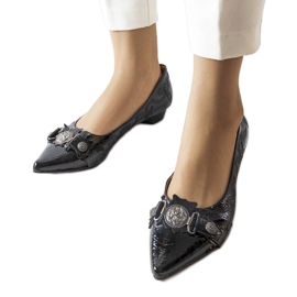 Sicilianon mustat matalakorkoiset pumput