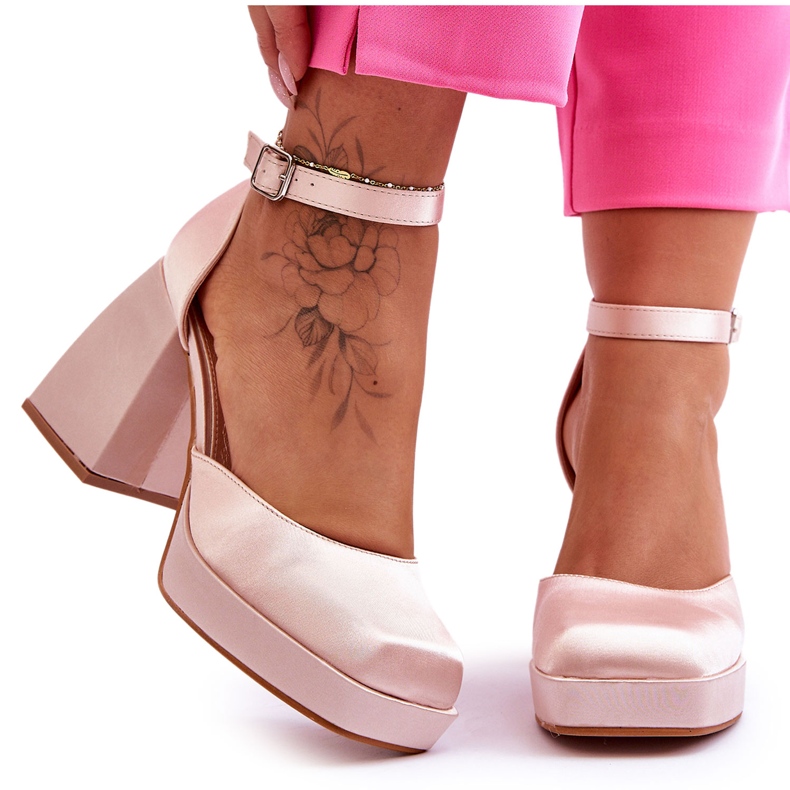 Muodikkaat pumput massiivisilla koroilla beige Sandia