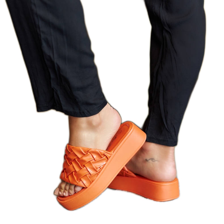 Colonnellon oranssit liukumäet