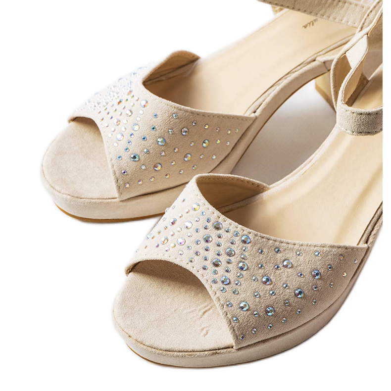 Beltanen beige-lohkosandaalit