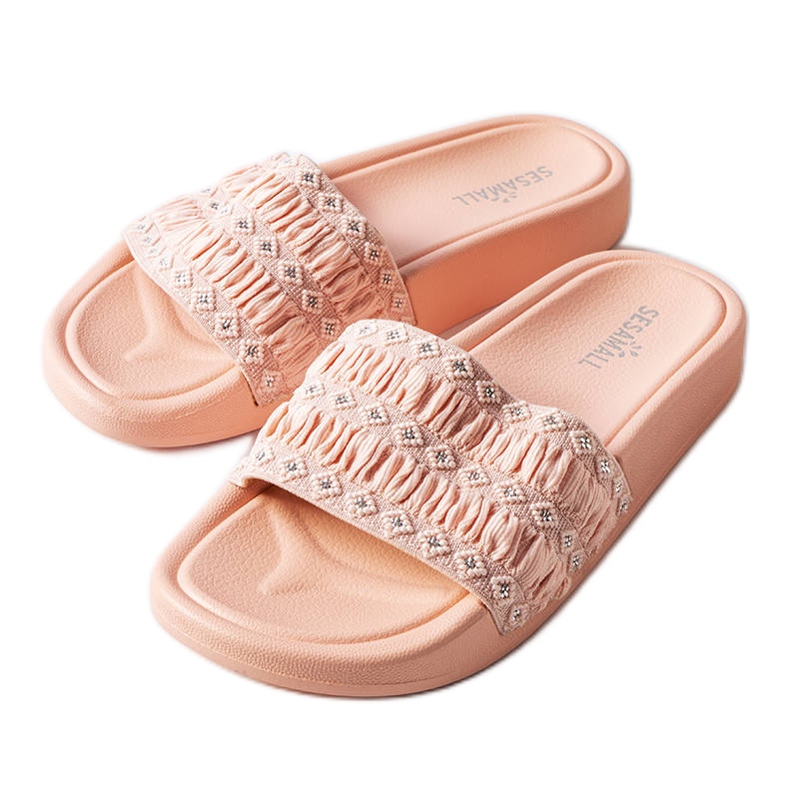 Ernestin vaaleanpunaiset röyhelöt liukumäet vaaleanpunainen